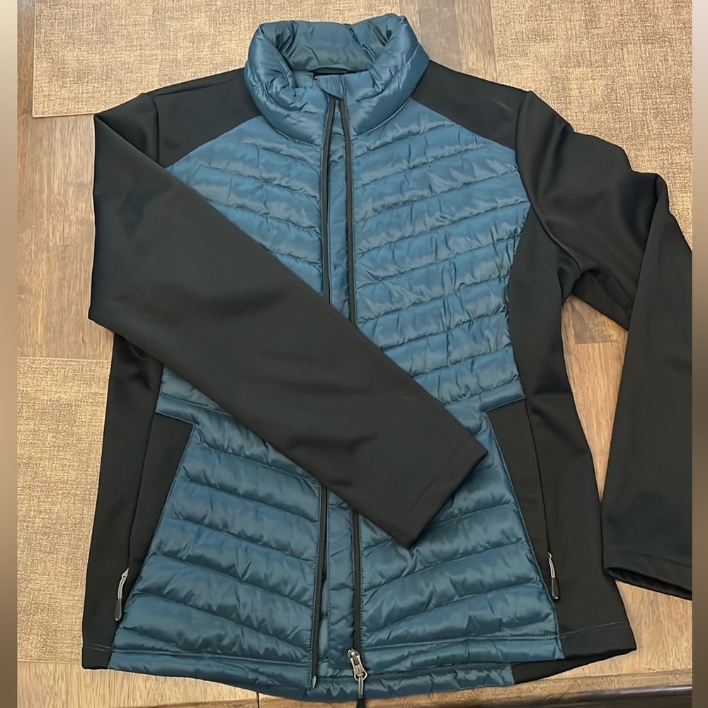 32 Degrees Heat Quilted Women’s Jacket. Blue with black sides, Washable EUC